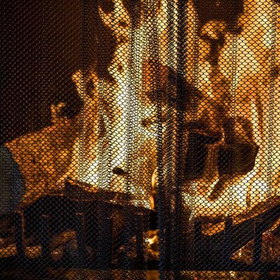 Πηνίο μεταλλικό πλέγμα με ισχυρό σύνδεσμο αλυσίδας για διακοσμητική και ασφαλή οθόνη τζακιού