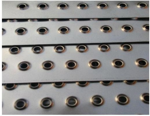 Το πλέγμα ασφαλείας της πίνακας Grip Strut παρέχει αντρίσκεια για τις πλατφόρμες