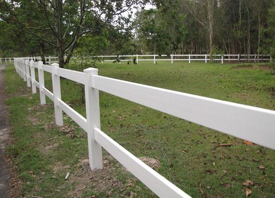 Λευκή περίφραξη αλόγων PVC 3-Rail - Ανθεκτική περίφραξη αγροκτήματος