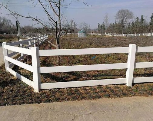 Λευκό PVC Αντιανυψωτικό Φράχτης Φάρμας Αλόγων 4 Σιδηροτροχιές