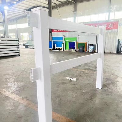 Περιβαλλοντικά φιλικά φράχτες φάρμας PVC Βινύλιο 2 σιδηροδρομικής γραμμής Φράχτης αλόγου PVC