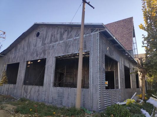 Γαλβανισμένο Διχτυωτό Ελατό Μέταλλο Σχήματος V για Κατασκευή Κτιρίων με Σοβά με Διαστάσεις 2500*600mm και Απόσταση Πλευρών 100mm