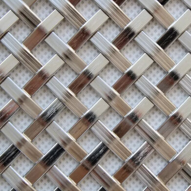 Χρυσά ζωγραφισμένα αρχιτεκτονικά μεταλλικά πλέγματα διακοσμητικά υφαντά μοτίβα από πλέγμα λωρίδων