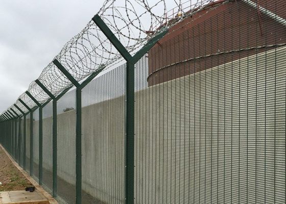 Y τετραγωνική στήλη γαλβανισμένο σύρμα πλέγμα φράχτη με ξυράφι σύρμα 4,0 mm 4,5 mm
