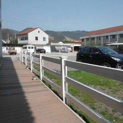 Εξωτερικός φράχτης βινυλίου 1,5*2,5m Λευκό χρώμα πλαστικό φράχτη PVC σιδηροδρομικής γραμμής