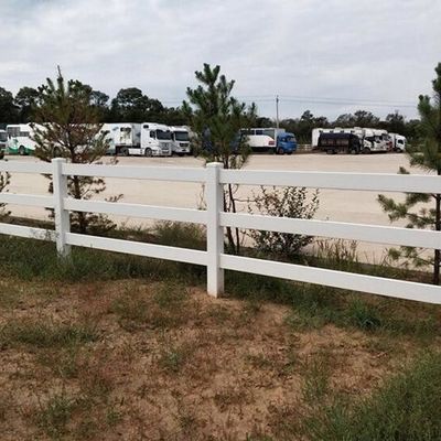 Λευκό χρώμα 3 σιδηροτροχιές 4 σιδηροτροχιές πλαστικό φράχτη άλογος φράχτης βινυλίου αγροκτήματος για ασφαλή