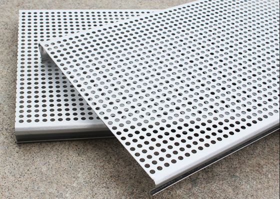Ντυμένα PVC ανώτατα κεραμίδια μετάλλων 3003H24 διατρυπημένα αργίλιο που αναστέλλονται
