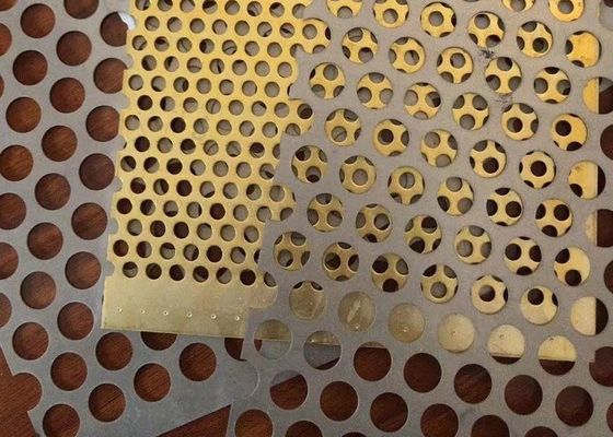 Διατρυπημένο Anping πλέγμα 1.5*3.0m μετάλλων διατρυπημένες ανώτατες επιτροπές αργιλίου