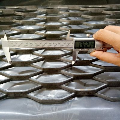 Γαλβανισμένα επεκταθε'ντα 3.0lbs μετάλλων δάπεδα κιγκλιδωμάτων πλατφορμών ολισθήσεων πλέγματος αντι